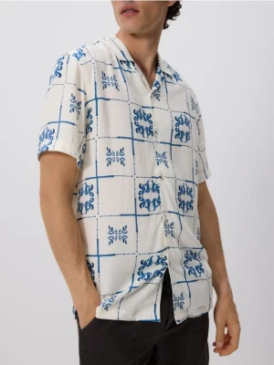 Reserved - Koszula regular fit z wiskozy - złamana biel