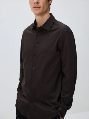 Reserved - Koszula regular z bawełny egipskiej - ciemnobrązowy