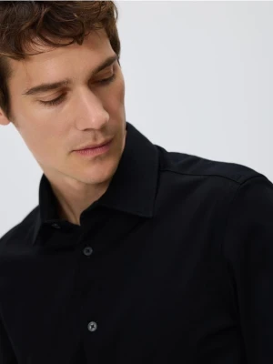 Reserved - Koszula regular z bawełny egipskiej - czarny