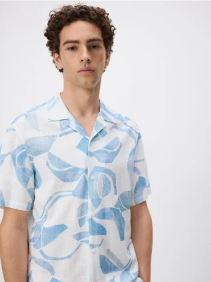 Reserved - Koszula regular z dodatkiem lnu - jasnoniebieski