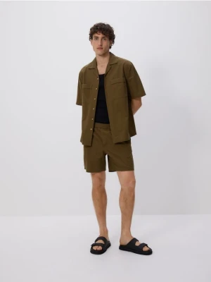 Reserved - Koszula regular z dodatkiem lnu - jasny zielony