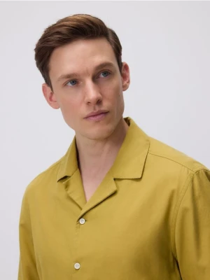 Reserved - Koszula regular z dodatkiem lnu - oliwkowy