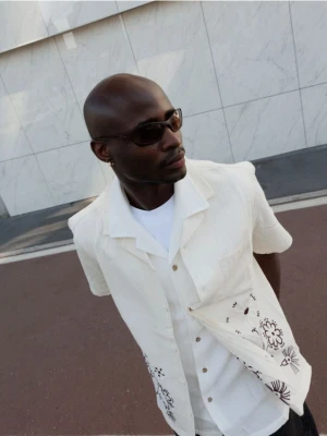 Reserved - Koszula regular z dodatkiem lnu - złamana biel