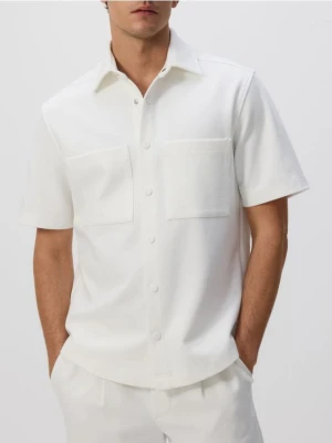 Reserved - Koszula regular z krótkim rękawem - złamana biel