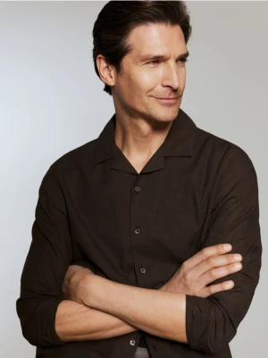 Reserved - Koszula regular z lnem - ciemnobrązowy