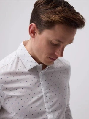 Reserved - Koszula slim fit w drobne kwiaty - biały