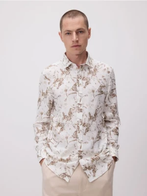 Reserved - Koszula slim fit z domieszką lnu - beżowy