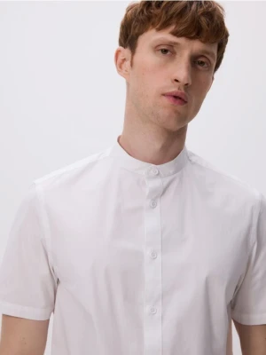 Reserved - Koszula slim fit ze stójką - biały