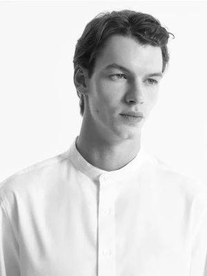 Reserved - Koszula slim fit ze stójką - biały