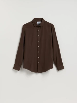 Reserved - Koszula slim z bawełny egipskiej - ciemnobrązowy