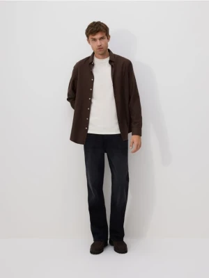 Reserved - Koszula slim z bawełny egipskiej - ciemnobrązowy