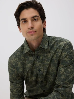 Reserved - Koszula slim z bawełny egipskiej - ciemnozielony