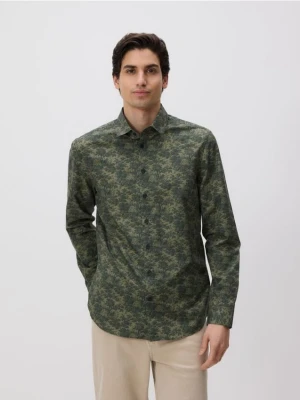 Reserved - Koszula slim z bawełny egipskiej - ciemnozielony