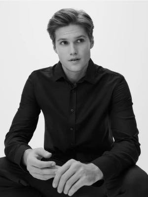 Reserved - Koszula slim z bawełny egipskiej - czarny