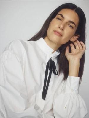 Reserved - Koszula z broszką - biały