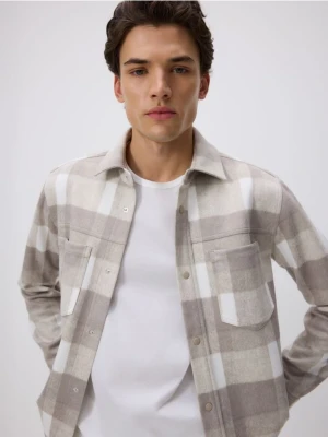 Reserved - Koszula z imitacji zamszu regular fit - beżowy