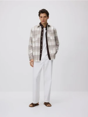 Reserved - Koszula z imitacji zamszu regular fit - beżowy