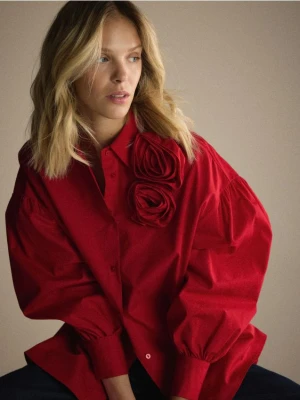 Reserved - Koszula z kwiatową aplikacją - czerwony