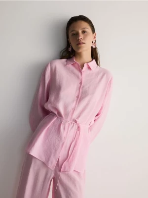 Reserved - Koszula z modalu z paskiem - różowy