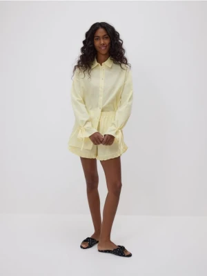 Reserved - Koszula z wiązaniami przy mankietach - jasnożółty