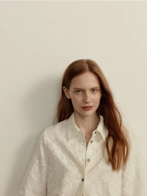 Reserved - Koszula z żakardowym wzorem - złamana biel