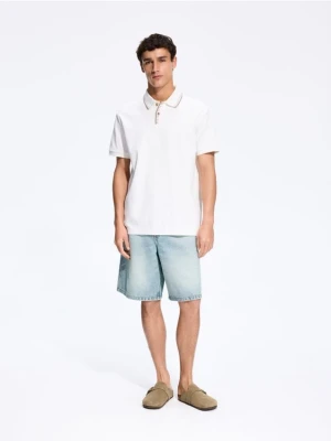 Reserved - Koszulka polo comfort fit - złamana biel