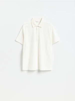 Reserved - Koszulka polo comfort fit - złamana biel