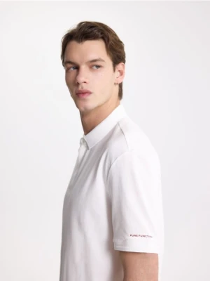 Reserved - Koszulka polo regular z domieszką jedwabiu - biały