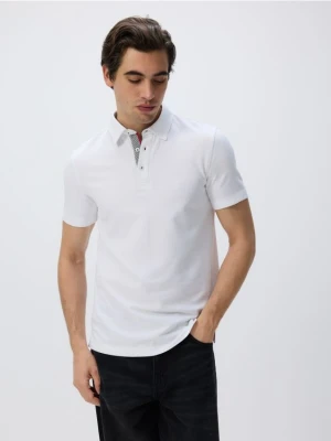 Reserved - Koszulka polo regular z haftem - biały