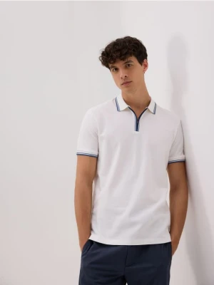 Reserved - Koszulka polo regular z lamówką - biały