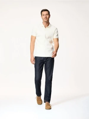 Reserved - Koszulka polo slim w prążek - złamana biel