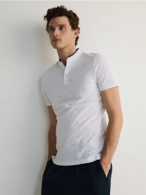 Reserved - Koszulka polo slim z niską stójką - biały