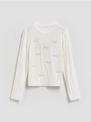Reserved - Koszulka z cekinową aplikacją - złamana biel