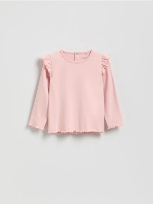 Reserved - Koszulka z falbanką przy ramionach - pastelowy róż