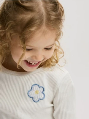 Reserved - Koszulka z haftem - złamana biel