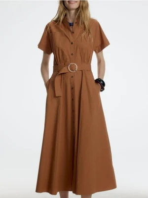 Reserved - Koszulowa sukienka midi - brązowy