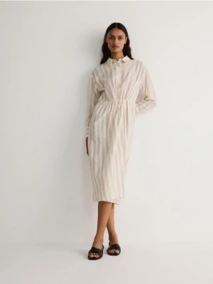 Reserved - Koszulowa sukienka midi z lyocellem - beżowy