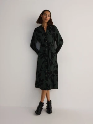 Reserved - Koszulowa sukienka midi z wiskozy - ciemnozielony