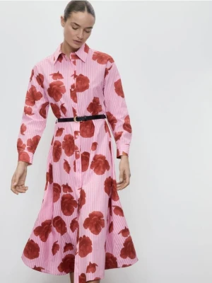 Reserved - Koszulowa sukienka z paskiem - wielobarwny