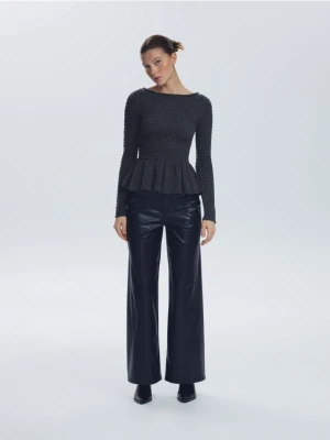 Reserved - Kreszowana bluzka z baskinką - ciemnoszary