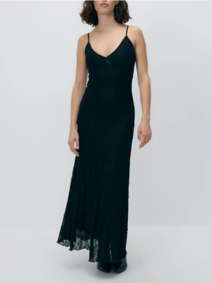 Reserved - Kreszowana sukienka maxi - czarny