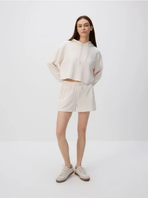 Reserved - Krótka bluza z kapturem - złamana biel