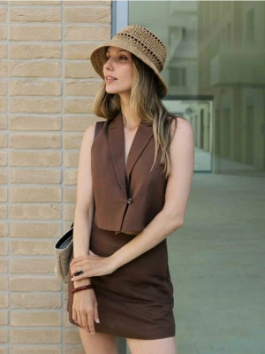 Reserved - Krótka kamizelka z lnem - ciemnobrązowy