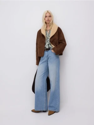 Reserved - Krótka kurtka z imitacji kożucha - brązowy