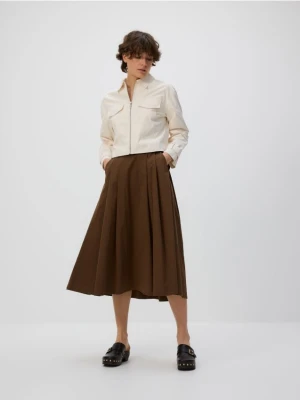 Reserved - Krótka kurtka z kołnierzykiem - złamana biel