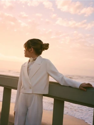 Reserved - Krótka marynarka z wiskozą - złamana biel