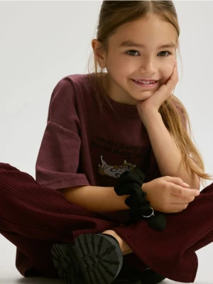 Reserved - Krótki t-shirt z haftem - bordowy