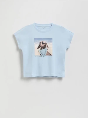 Reserved - Krótki t-shirt z nadrukiem - jasnoniebieski