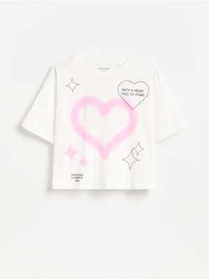 Reserved - Krótki t-shirt z nadrukiem - złamana biel