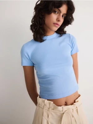 Reserved - Krótki t-shirt ze stójką - niebieski